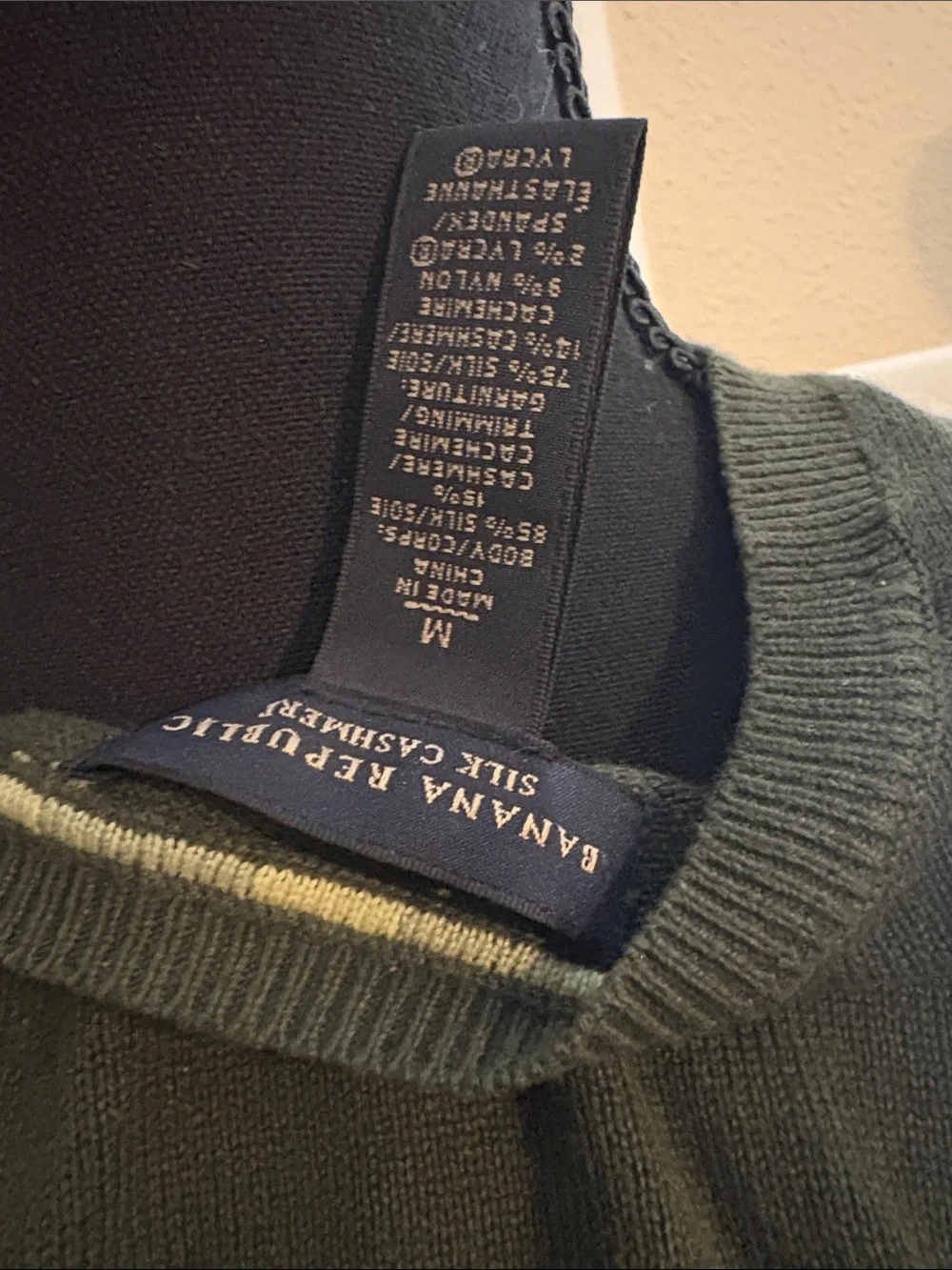 Banana Republic Silk Cashmere Blend V-Neck Sweater Olive Green SZ MED